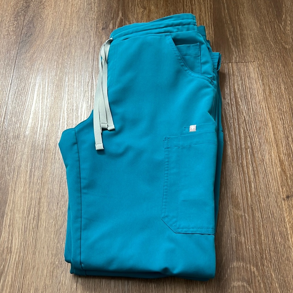 Pacific Blue Figs Size Small Skinny Yola scrub pant rare teal color gently used